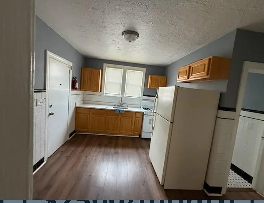 565 E Elm St #1