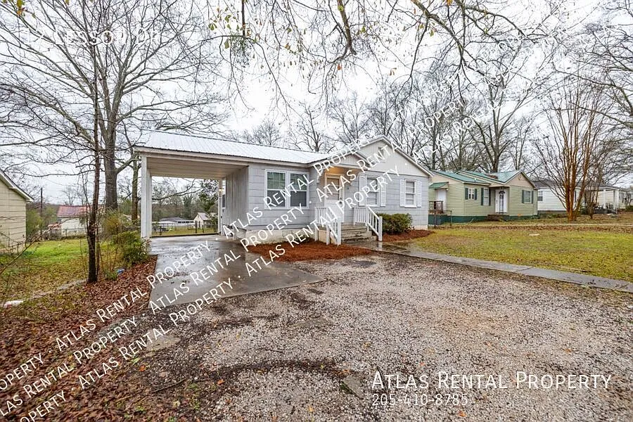 3 Bedroom Beauty at a Great Price! Won't Last Long! — Photo 2