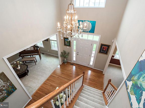 3rd image of 71 Emma Ct