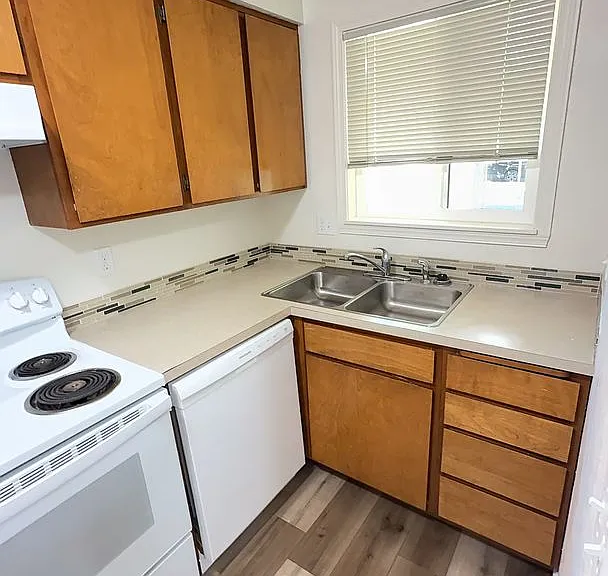 1545 Fetters Loop — Photo 4