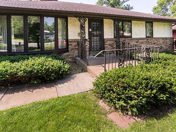 2nd image of 3319 Belden Dr NE