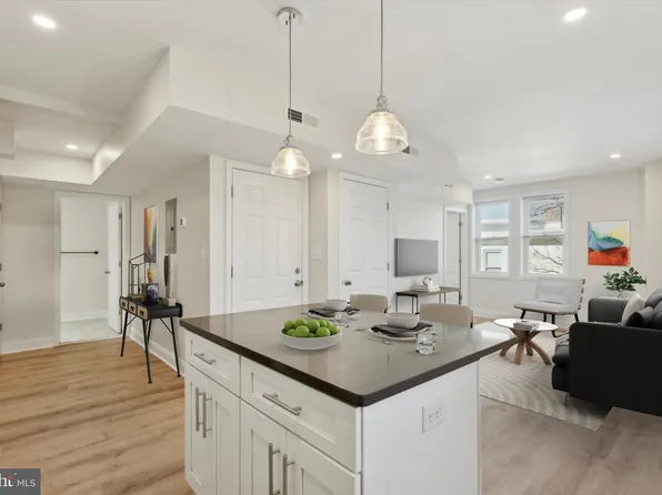 137 E Spring Ave APT 2R, Ardmore, PA 19003