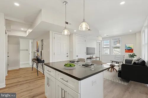 137 E Spring Ave #2R Photo 1