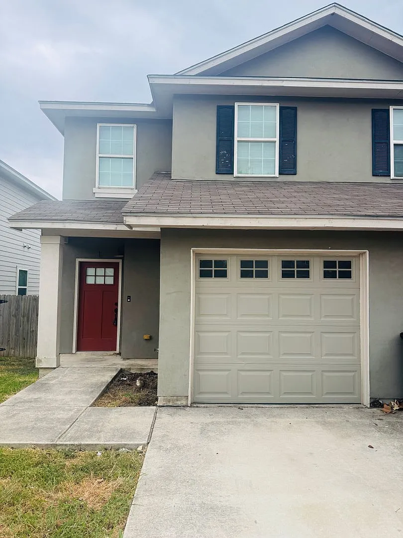 Beautiful modern town house right off of Judson & close to Nacogdoches — Photo 1