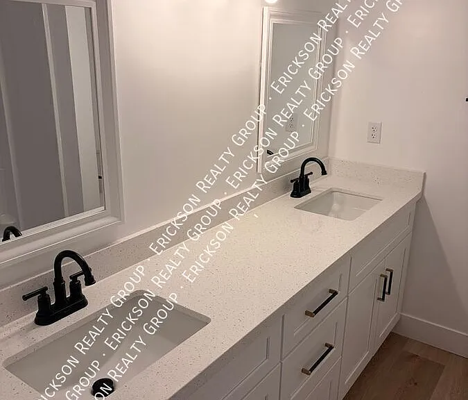905 E 7th Pl — Photo 11