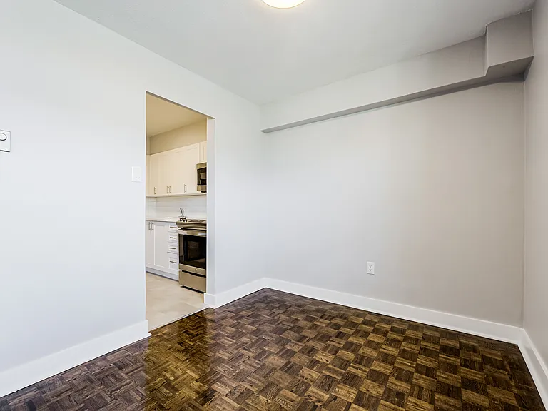 70 Park St E — Photo 8