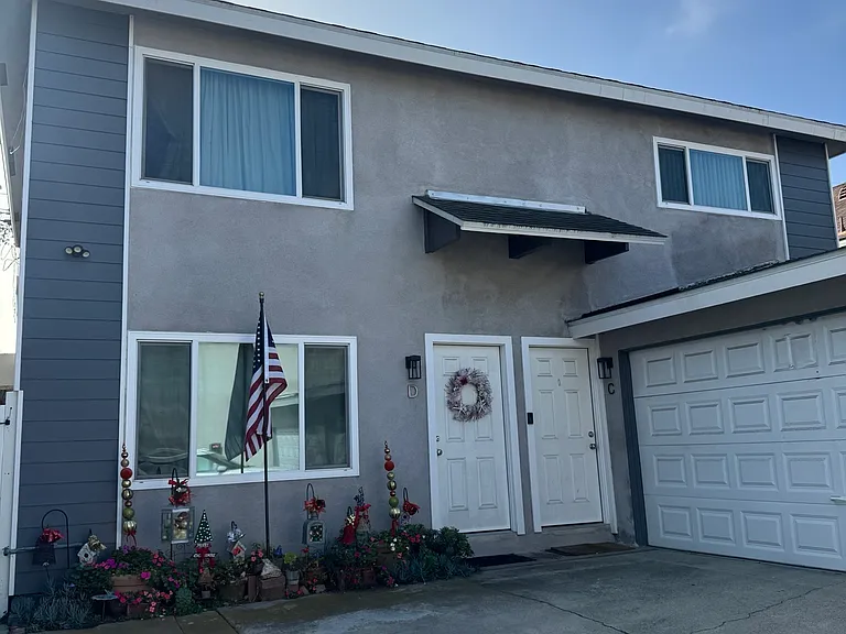 2212 Voorhees Ave — Photo 12