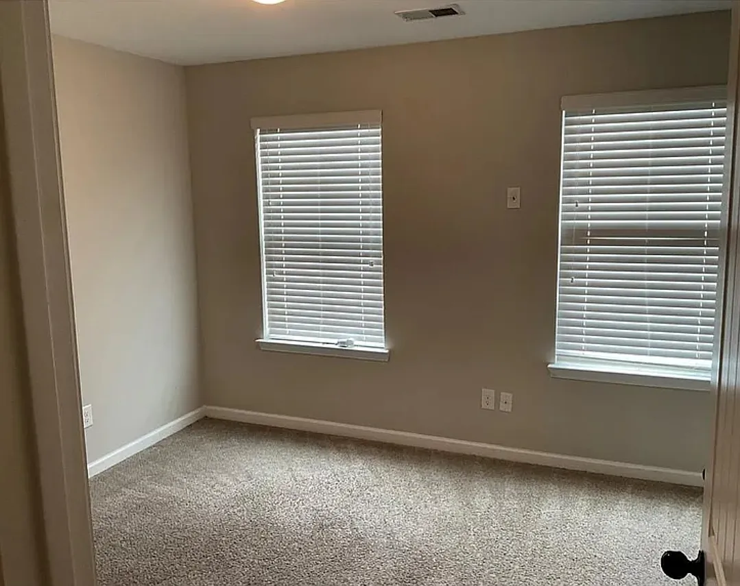 5020 Pioneer Pkwy — Photo 3