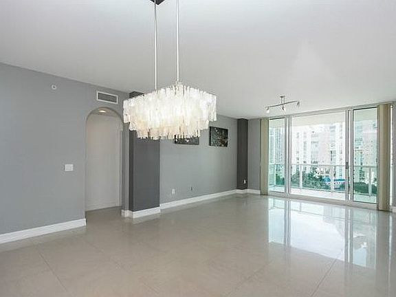 5th image of 3340 NE 190th St APT 1103