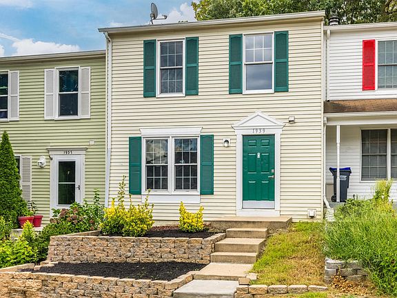3rd image of 1939 Pohick Creek Ct