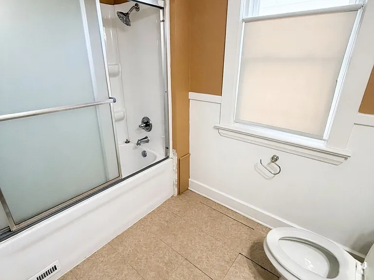 10609 Bernard Ave — Photo 11