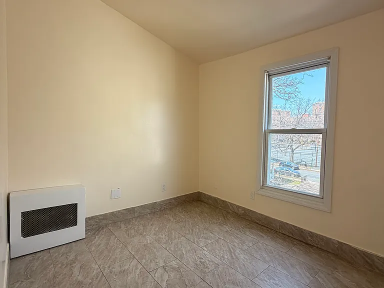 310 S 7th Ave — Photo 16