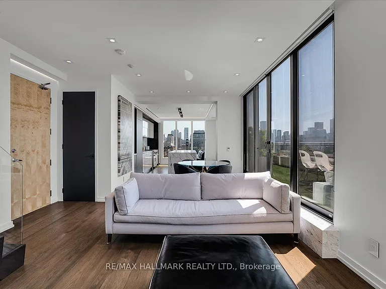 301 Markham St #Penthouse 805 — Photo 11