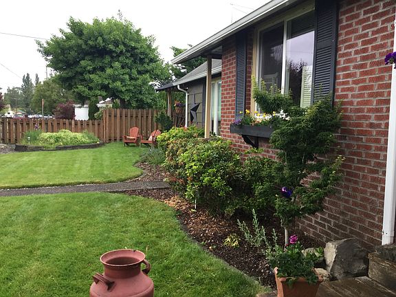 Tons of landscaping now.. 20