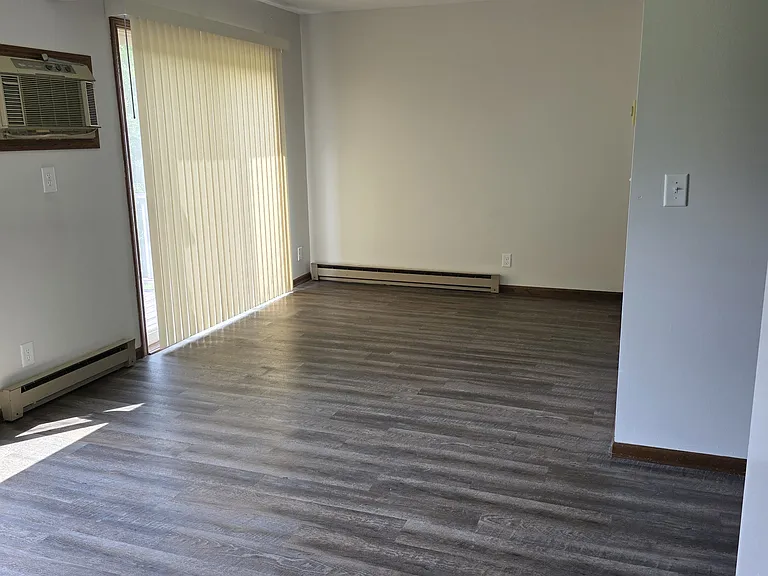 310 Deronda St — Photo 3