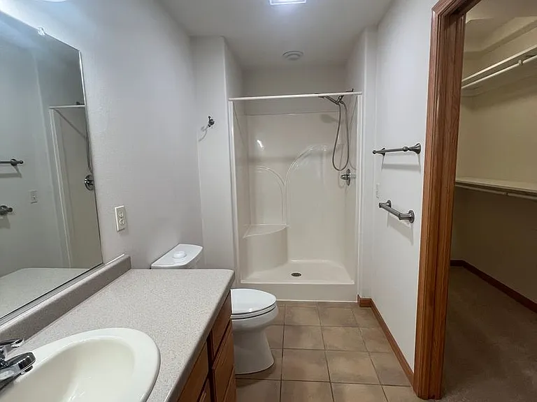 137 E Charles St — Photo 13