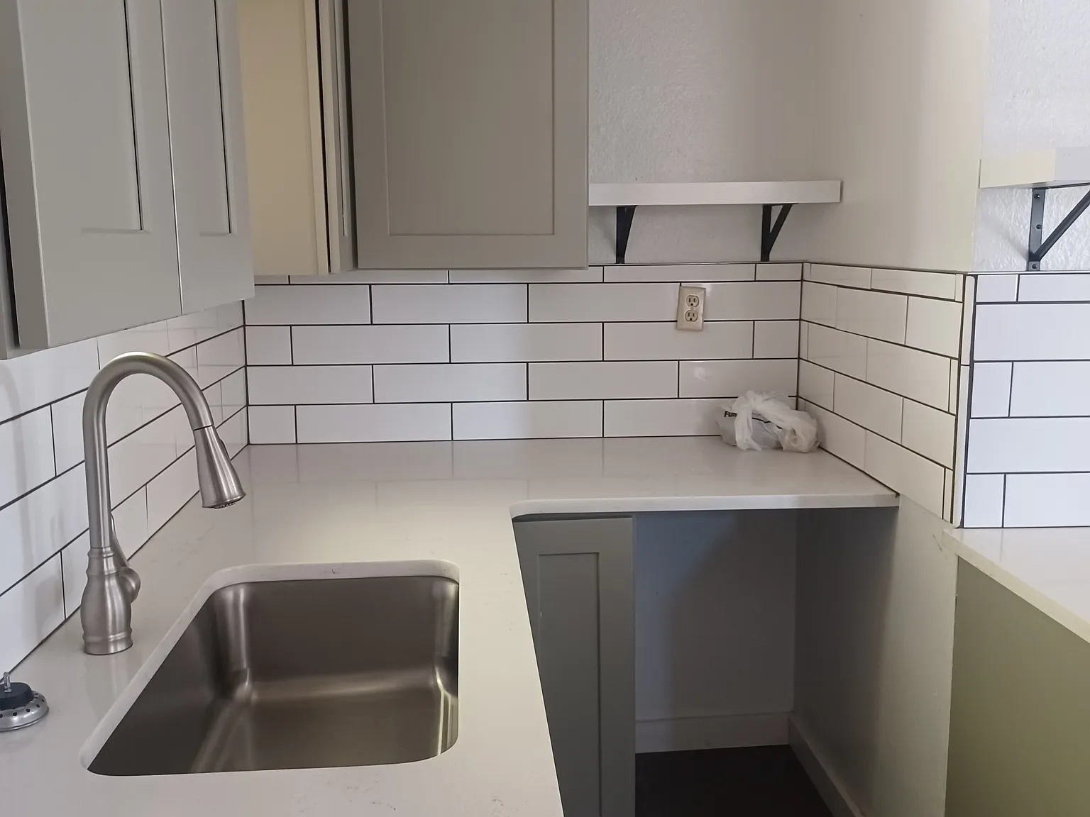 2 bed, $1,100 — Photo 4
