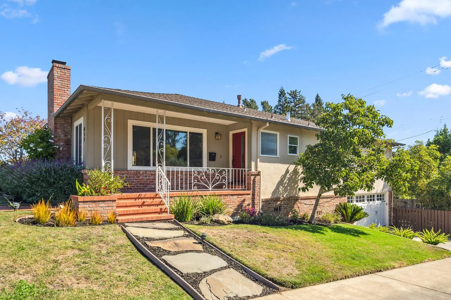 837 Oregon Ave photo 1