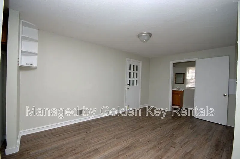 3 bed, 2.0 bath, 1300 sqft, $1,300 — Photo 3