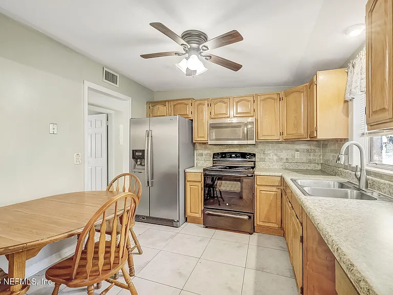 3223 Victoria Park Rd — Photo 13