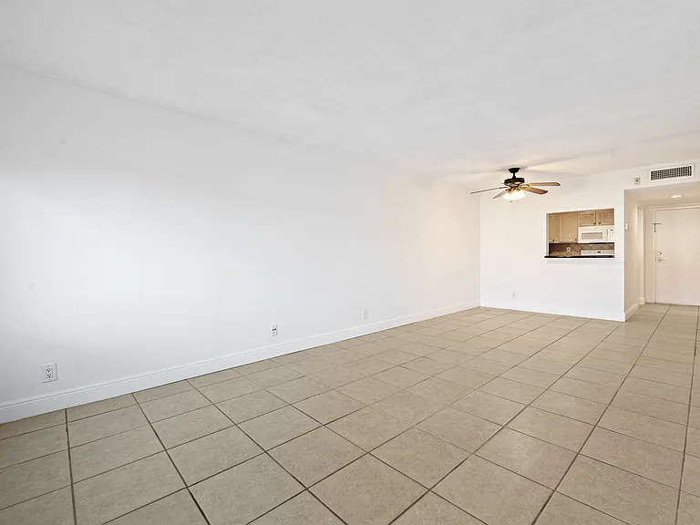 140 Lakeview Dr #103 — Photo 7