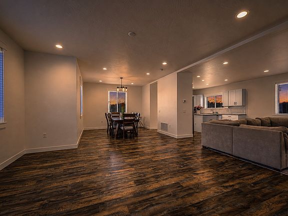 3rd image of 6786 Roberta Dr
