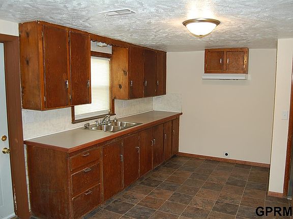2nd image of 910 Harrington Ave #B