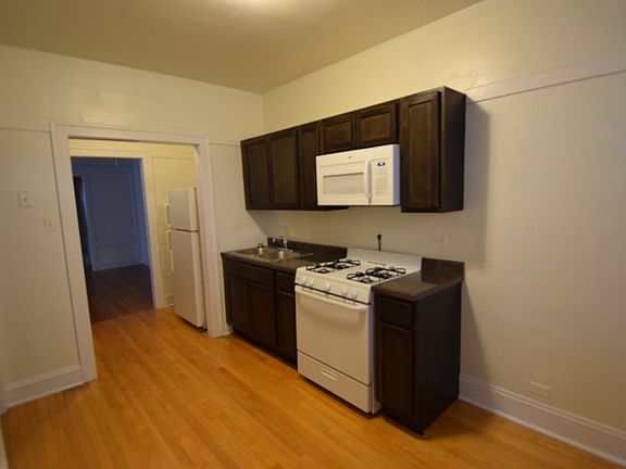3rd image of 6437 N Leavitt St #3S