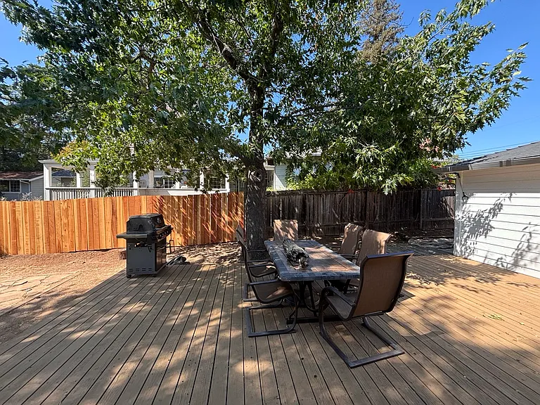 1637 Garnet Ln — Photo 18