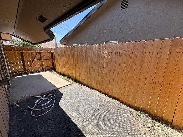 807-811 W Arlen Ct — Photo 22