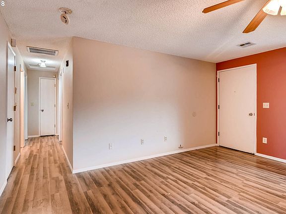 4th image of 1803 SE Gerhard Dr