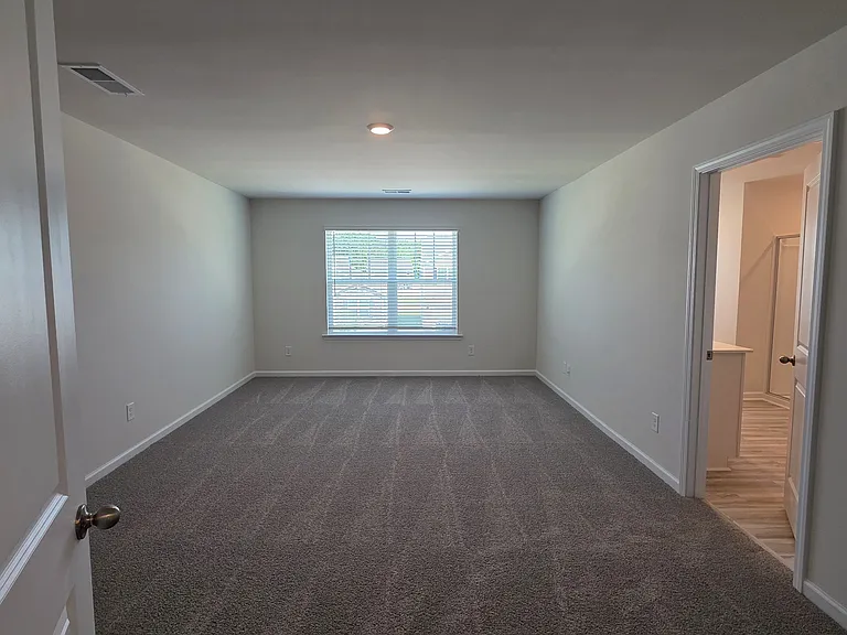 1600 Secrest Commons Dr — Photo 17