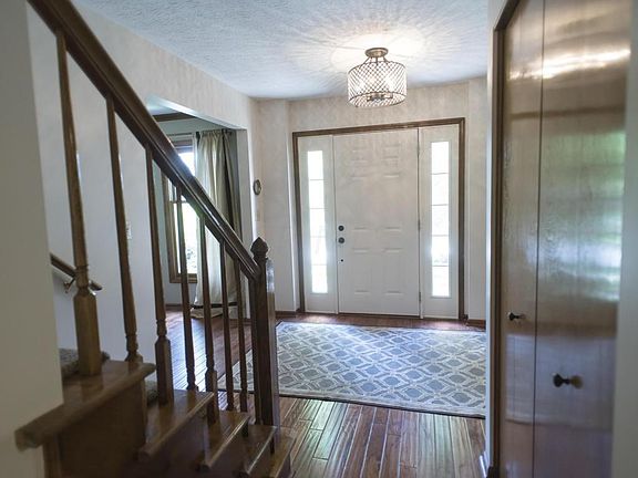 5th image of 590 Brightstone Dr