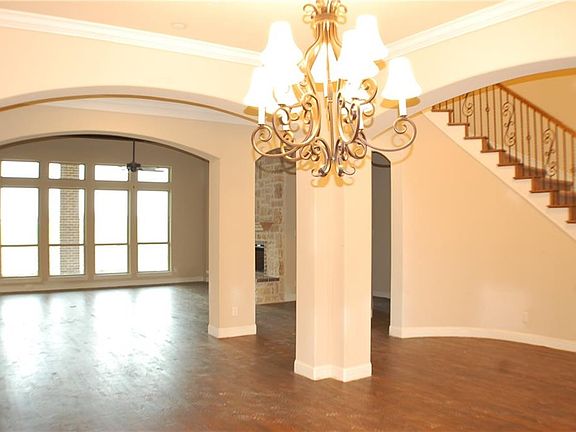 5th image of 1114 Greenacres Ln