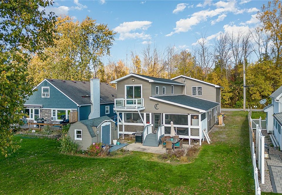 1st image of 8 Bayview Dr