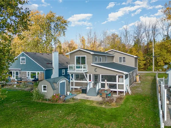 8 Bayview Dr, Hilton, NY 14468