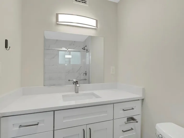 2180 NE 5th Cir — Photo 5