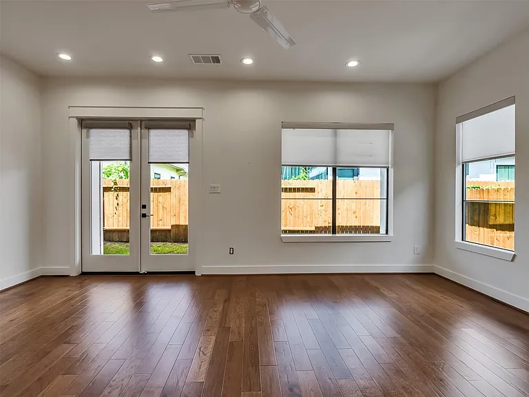 10330 Grove Row Ave — Photo 27