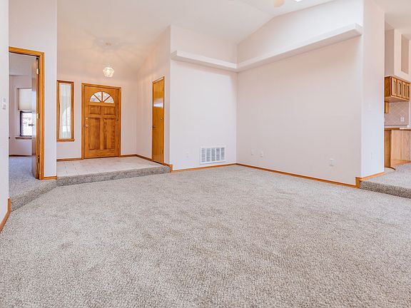 4th image of 440 Glacier Dr