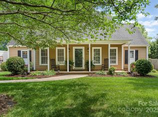 1012 Lightwood Dr, Matthews, NC 28105