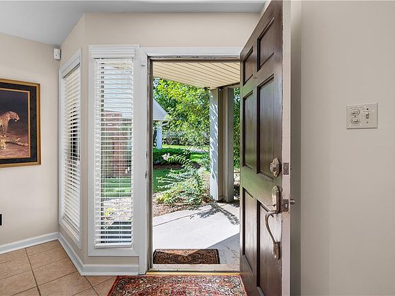 4th image of 409 Highpoint Dr