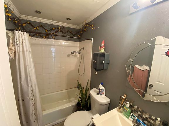 3rd image of 412 W Stevens Cir
