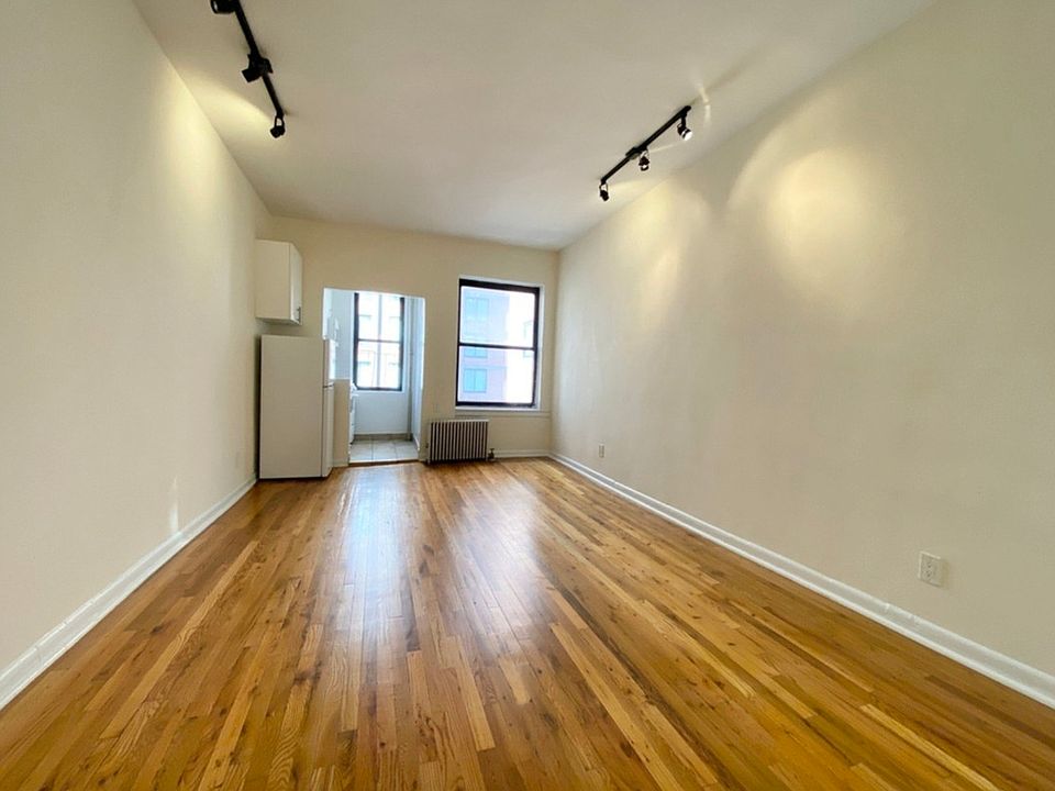 1st image of 349 E 78th St #5V