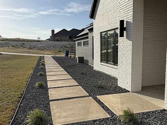 4th image of 305 Kolb Dr