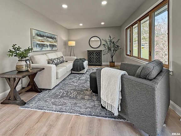 3rd image of 2401 Northridge Dr