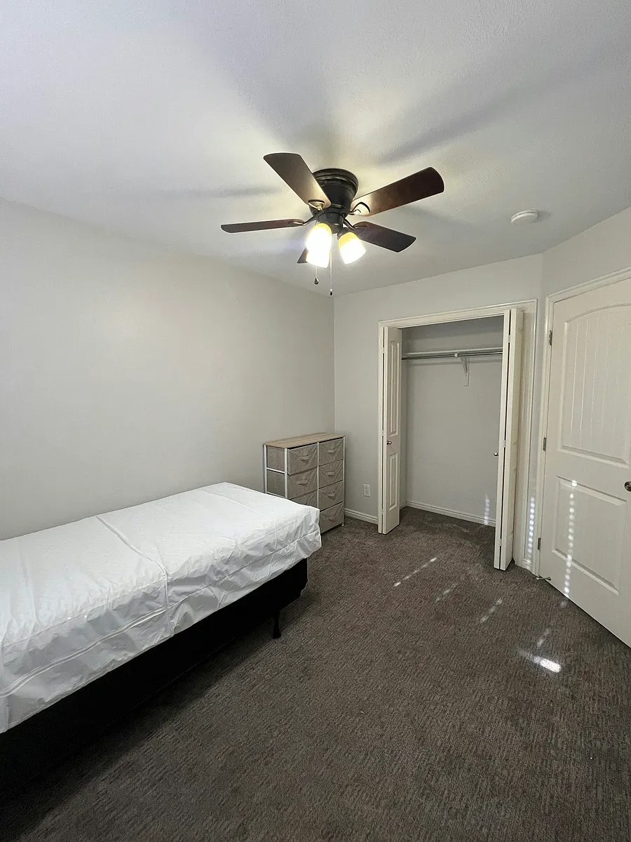Building Photo - 1167 E 400 S #1