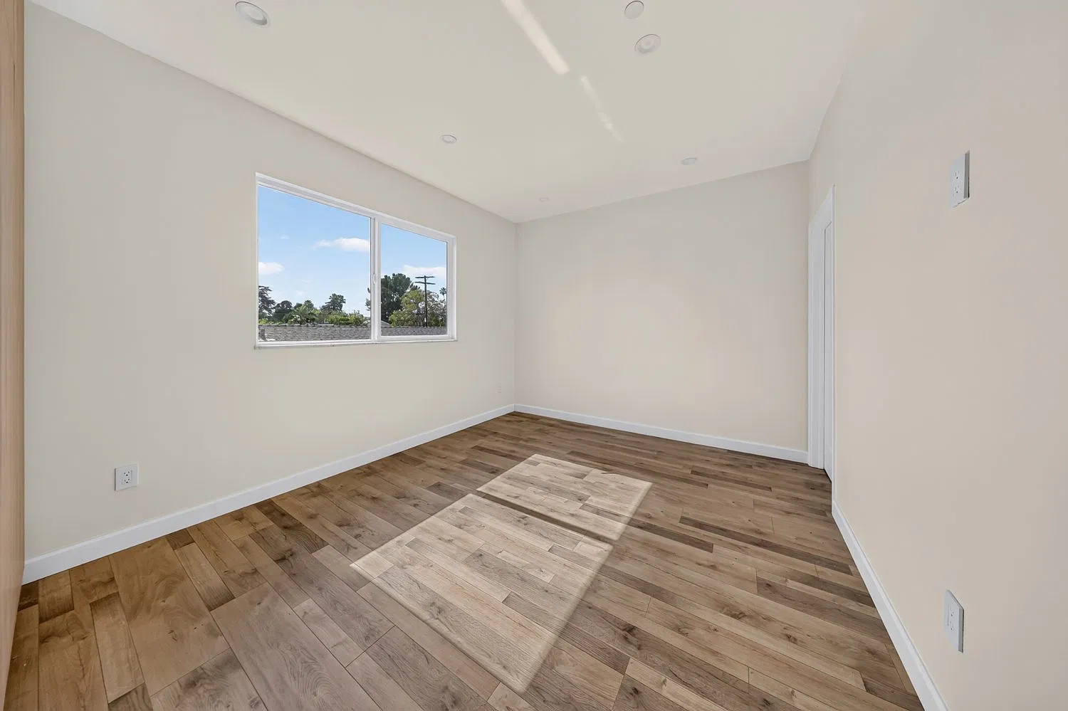 2 bed, 889 sqft, $2,950 — Photo 4