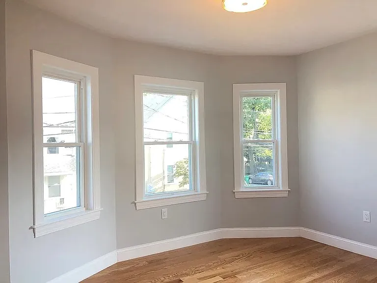 31 Middle St #1 — Photo 4