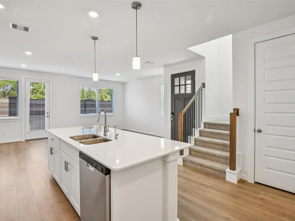 2160 Blue Heron Dr, Kemah, TX 77565