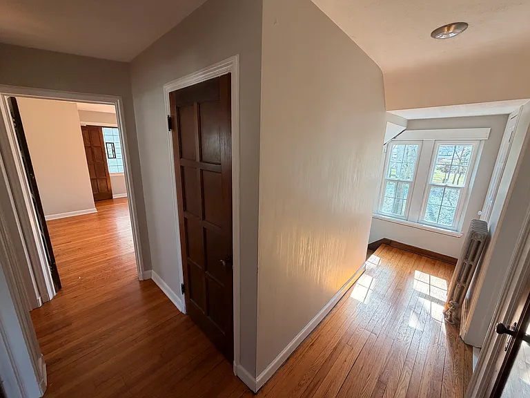 554 Greenvale Dr — Photo 35